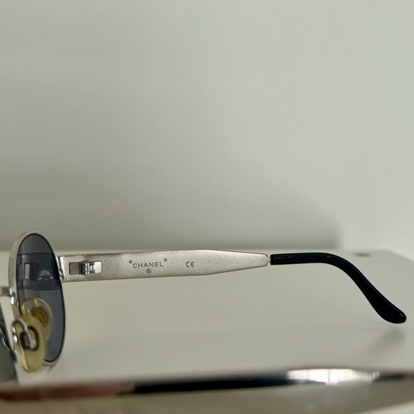 Vintage Chanel sunglasses. Style 06933. Excellent condition - Picture 4 of 7
